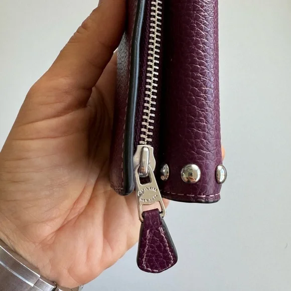 Absolutely new coach wallet. Authentic item from boutique in Aventura mall - Picture 3 of 8